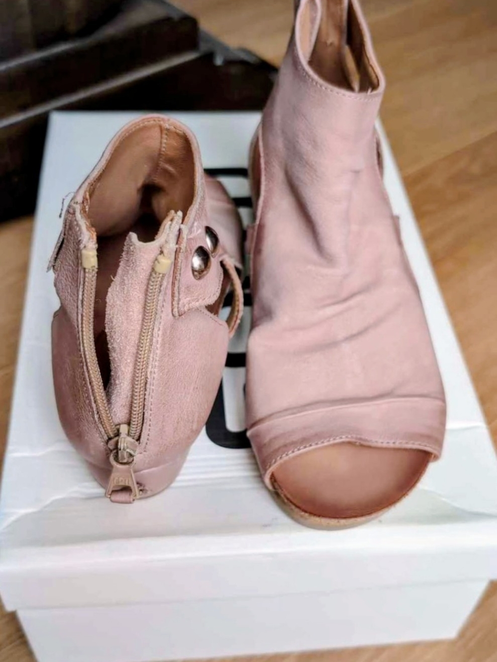Women’s Blush Peep-Toe Zip-Back Sandals